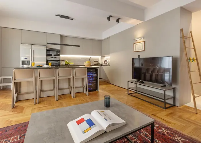 Well-Designed Apartment By The Acropolis Ghh