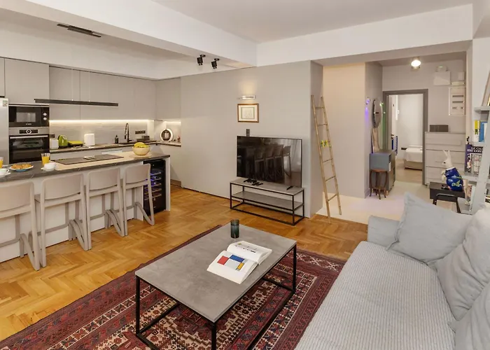 Well-Designed Apartment By The Acropolis Ghh